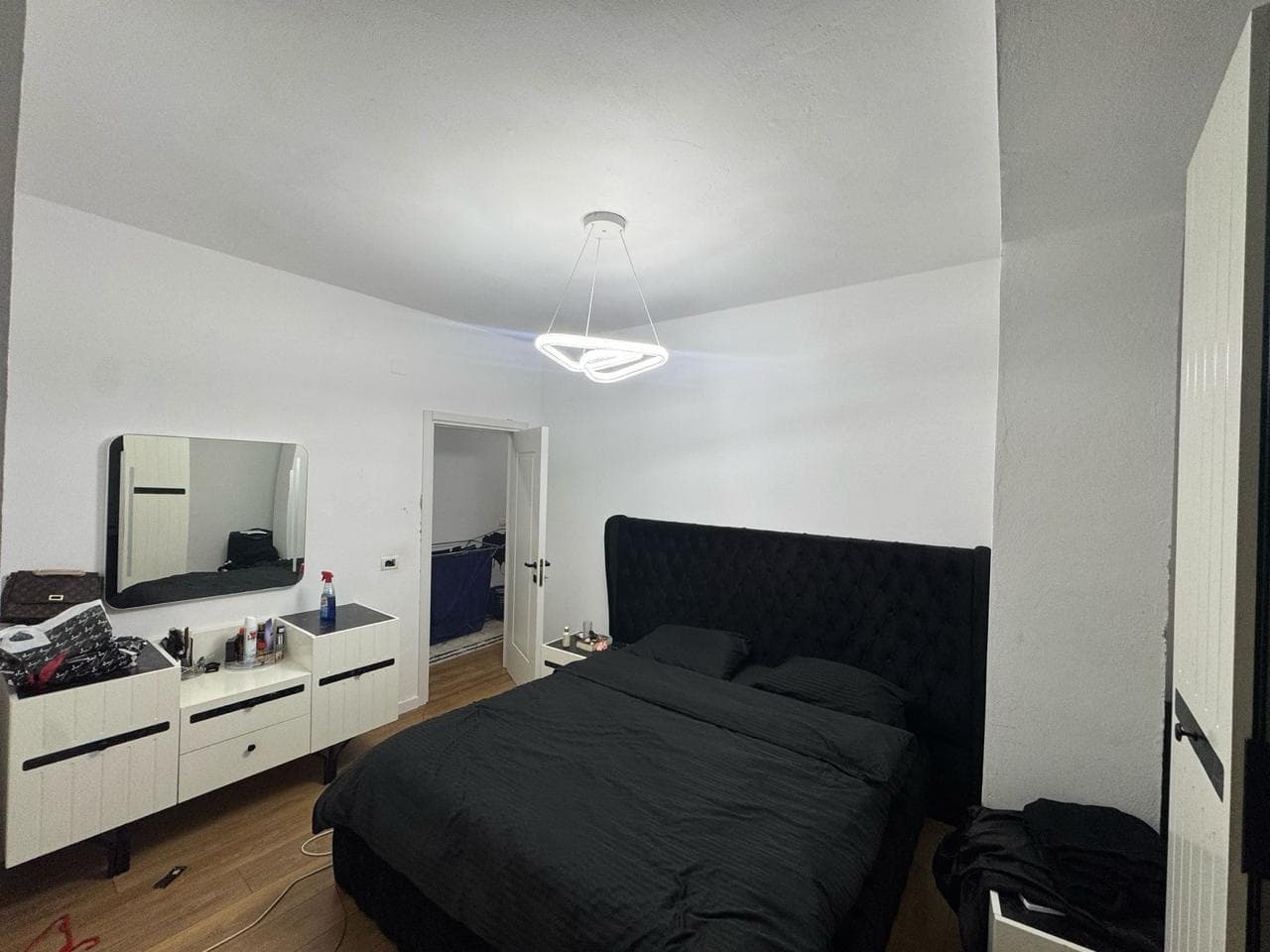Shitet apartament 2+1 ne Porcelan. 3