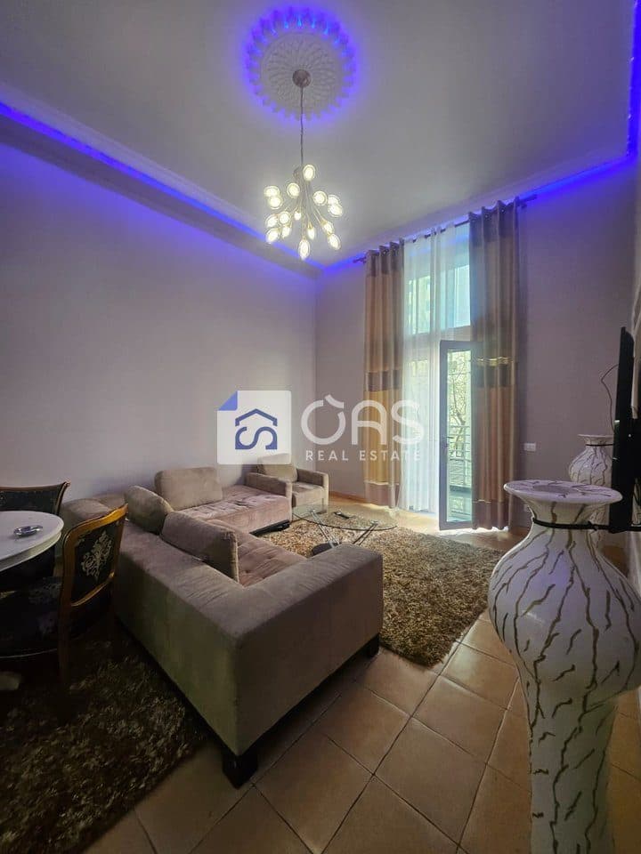 Jepet me qera apartament duplex 2+1 Te Pallati me Shigjeta 500 euro