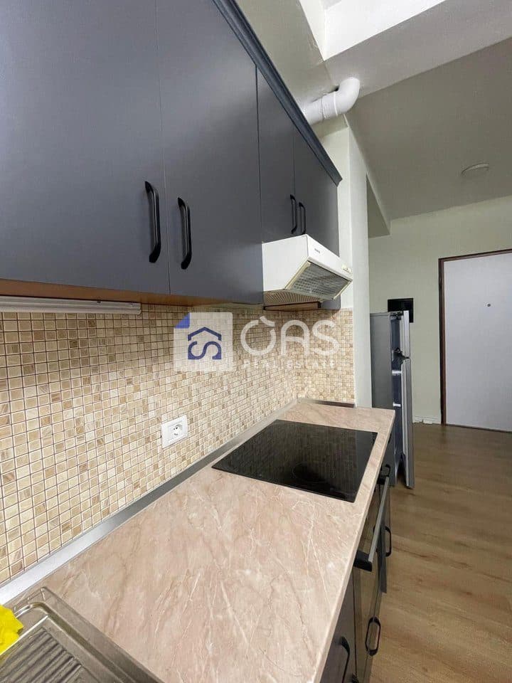 jepet me qera apartament 1+1 tek Komuna e Parisit 2