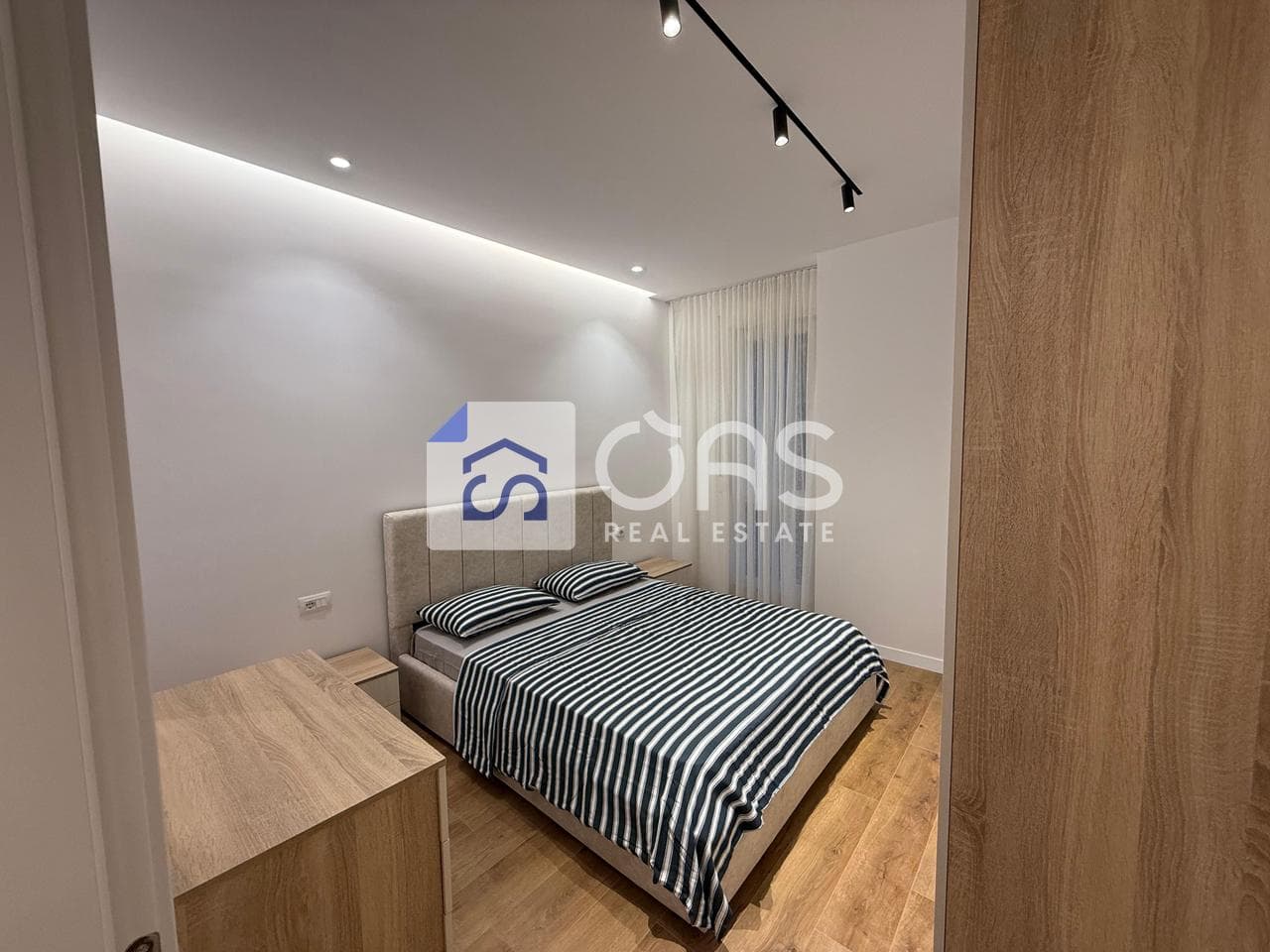 Jepet me qera apartament 1+1+ post parkimi tek Univers City. 3