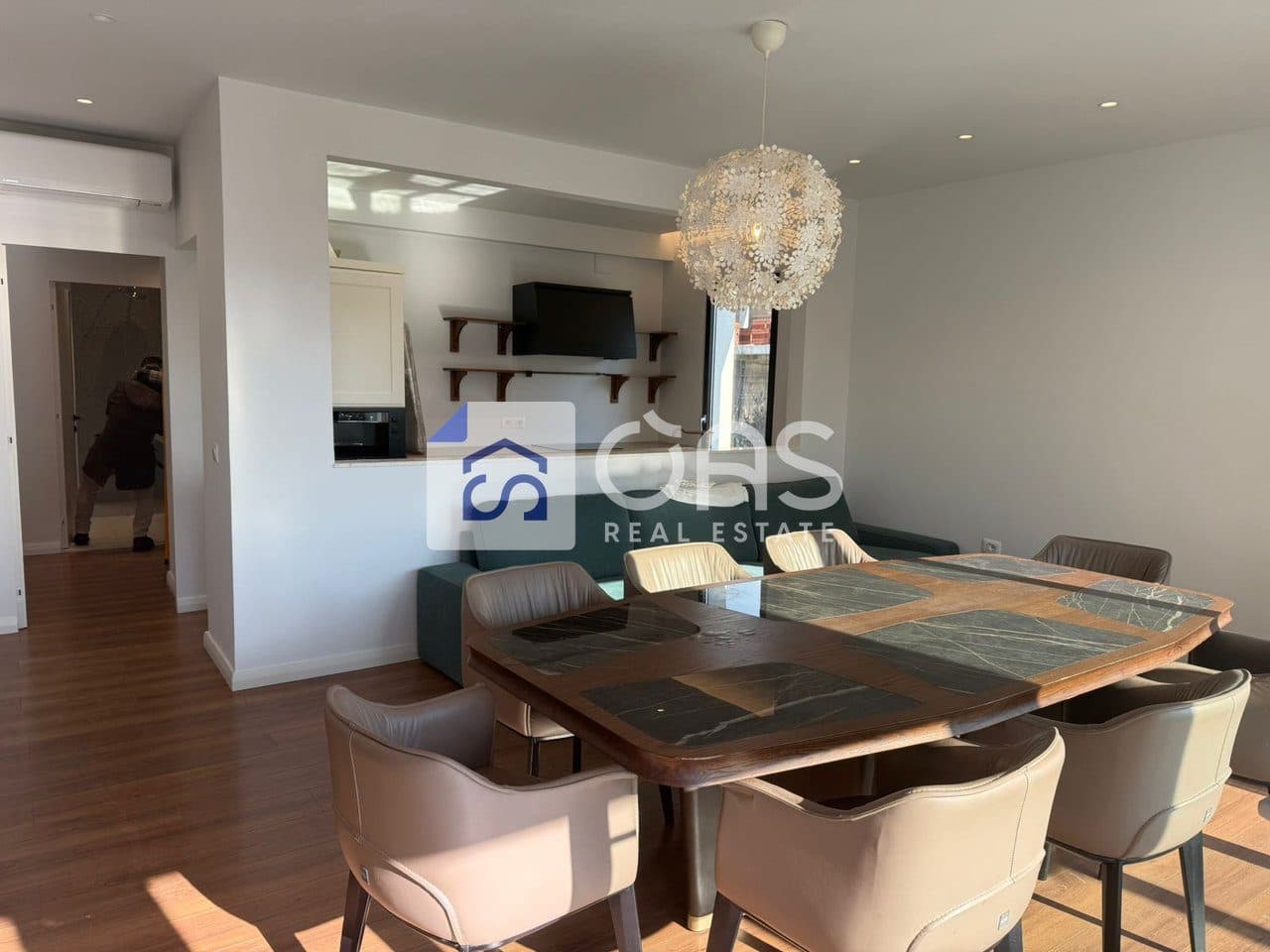Shitet Apartament 2+1+2+Post Parkimi ne Fark (O2 Residence). 2