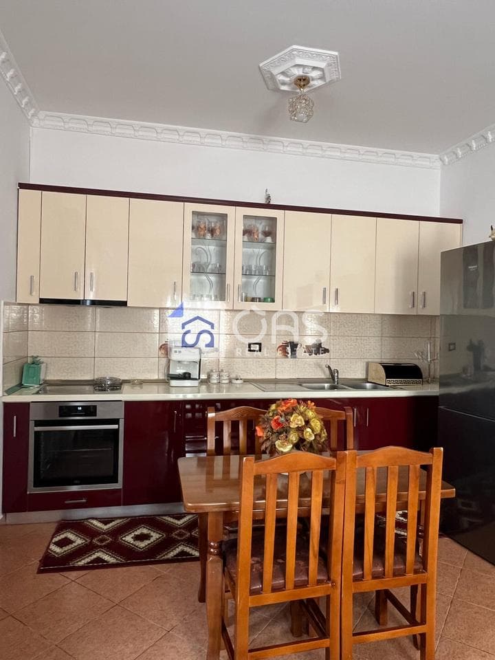 Jepet me qera apartament 2+1+ post parkimi te Siri Kodra. 3
