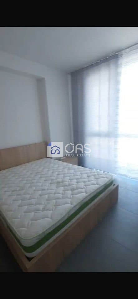 Jepet me qera apartamenti 3+1 5 maj (pallatet e bashkis) 3