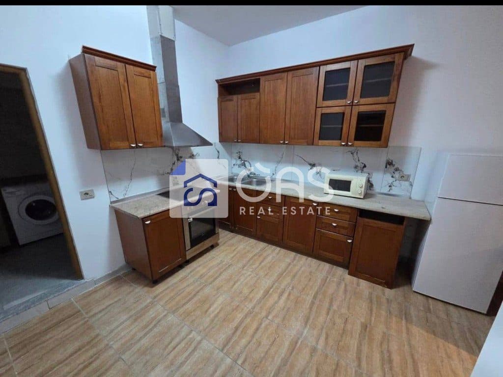 Jepet apartament 2+1 me qera Ne Don Bosko ne shtepi private 40.000 leke 3