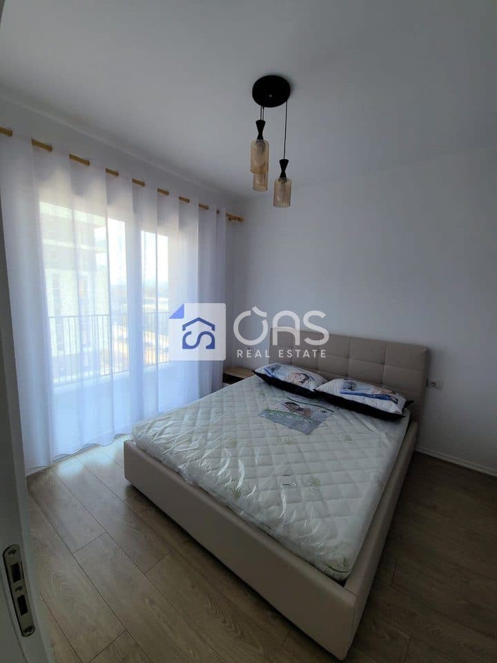 Jepet me qera apartament 1+1+Parkim tek Univers City. 4