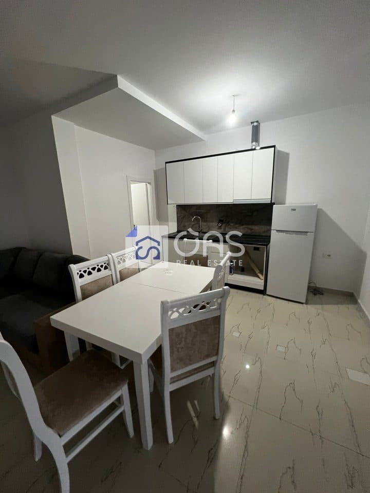Jepet me qera apartament 2+1 ne Laprak. 2
