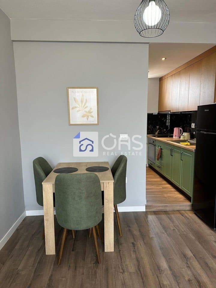 Jepet me qera apartament 1+1 tek Pazari i Ri 2