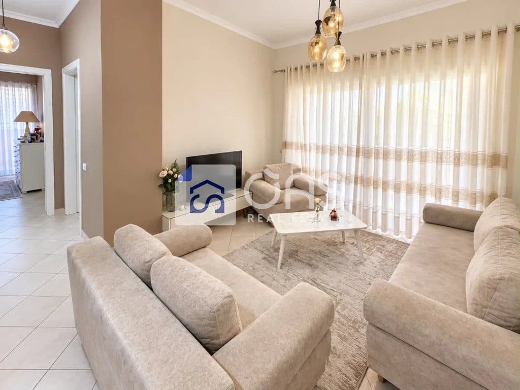 Jepet me qera Apartamenti 2+1+2 Komuna e Parisit 2