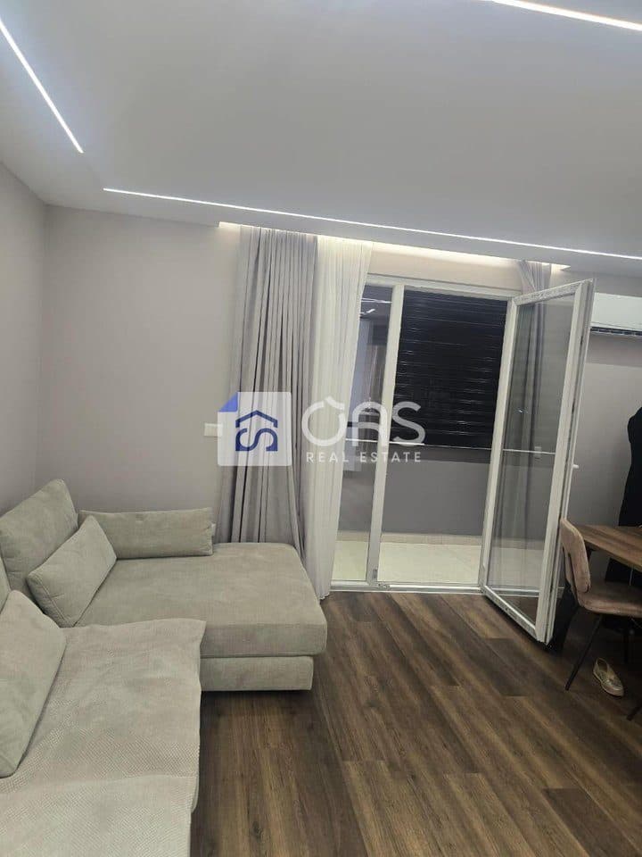 Jepet me qera apartament 1+1 te Stacioni Trenit 2
