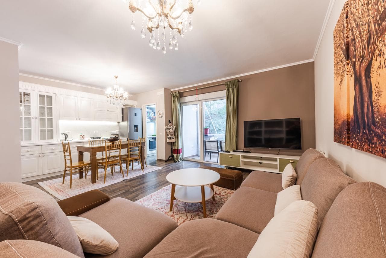 Jepet me Qera Apartament 2+1+2+3Ballkone Tek Liqeni i Thate