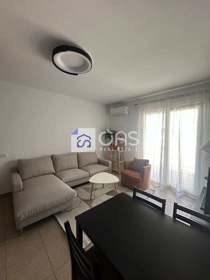 Jepet apartament me qera 1+1 Bulevardi Zogu i Par 4