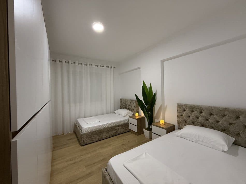 Jepet apartament me qera 2+1+2 tek Liqeni i Thate. 3