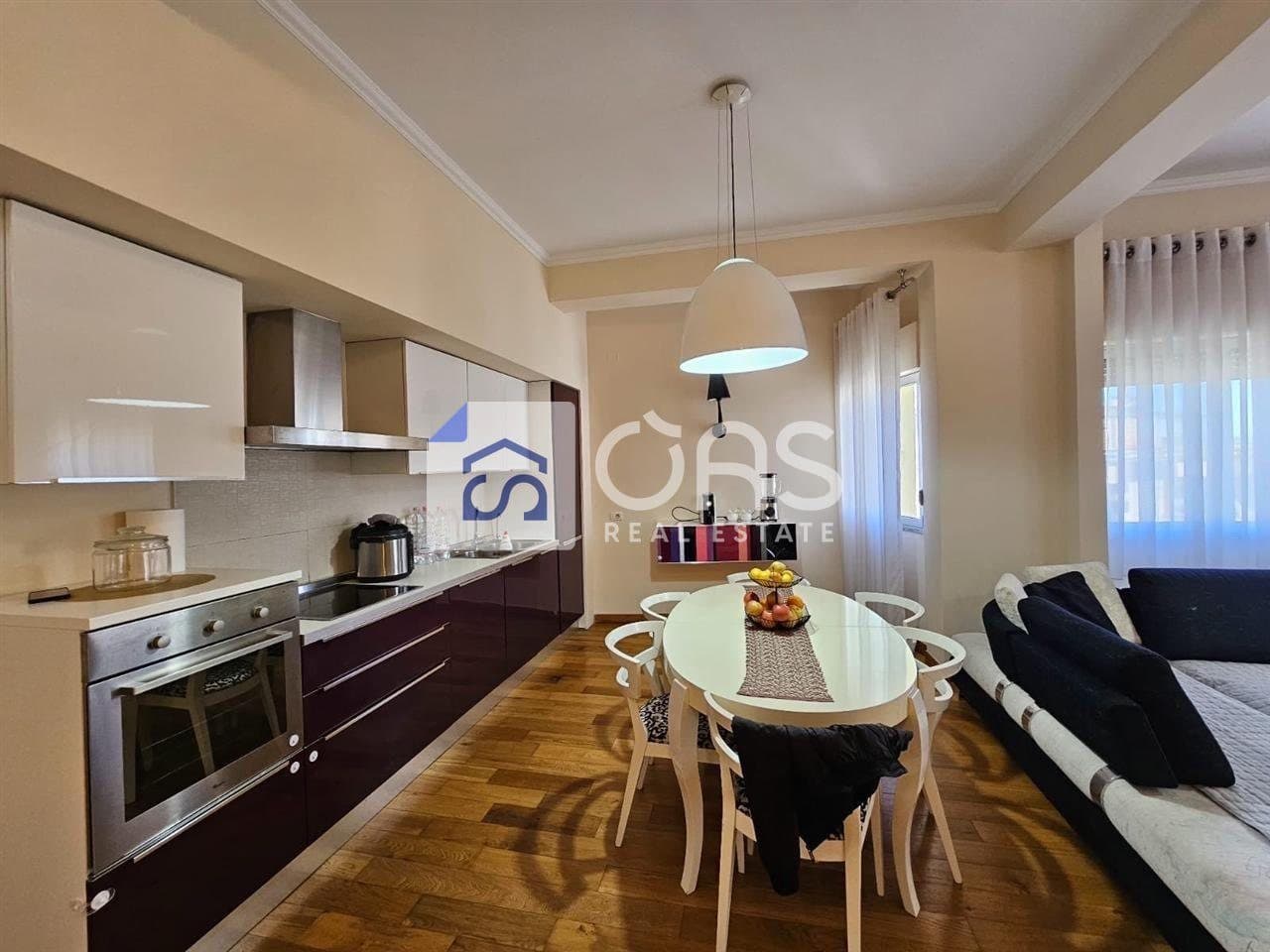 Shitet apartament 2+1+post parkimi tek Liqeni i Thate 2