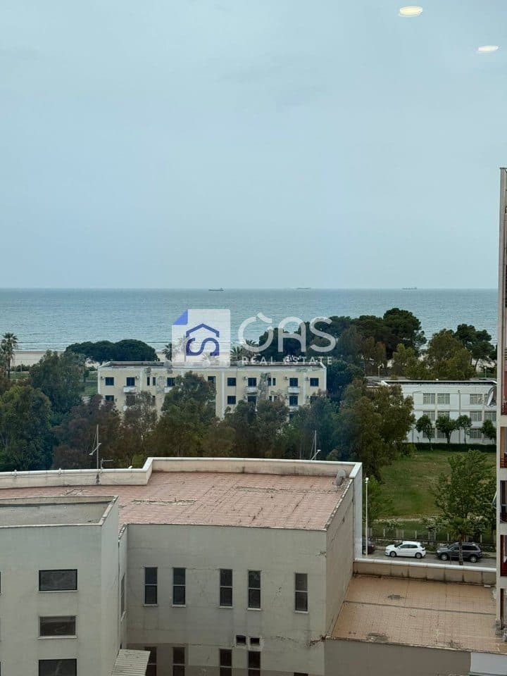Shitet apartament 2+1 me pamje nga deti ne Durres.