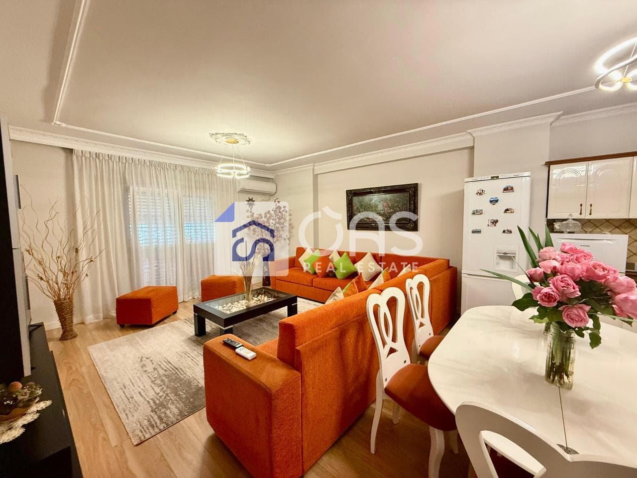 Jepet me qera apartament 2+1+2 tek Komuna e Parisit 3