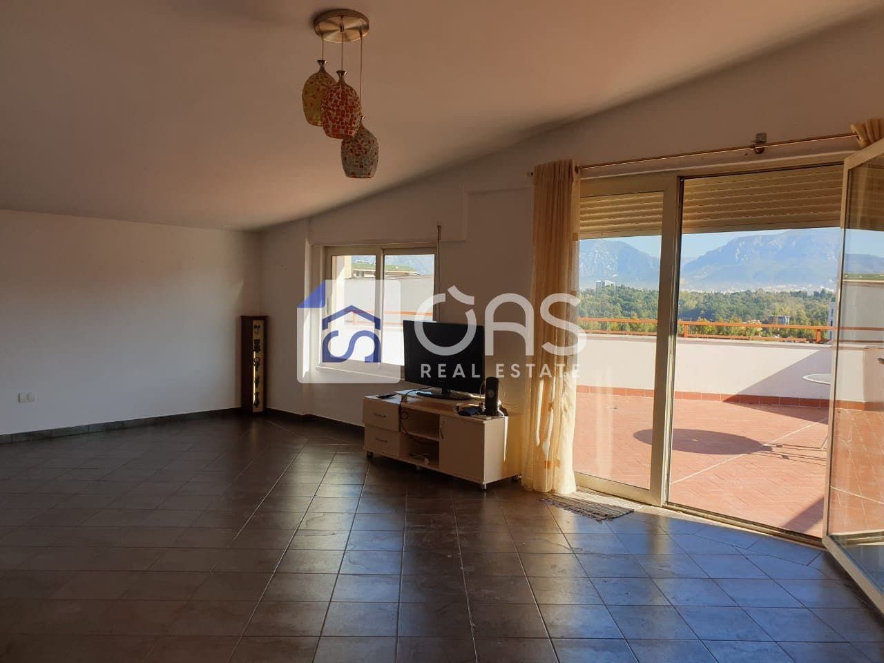 Apartament 4+3 Me Qira në Liqeni i Thatë, Tiranë – 1200€ | 210m² 3