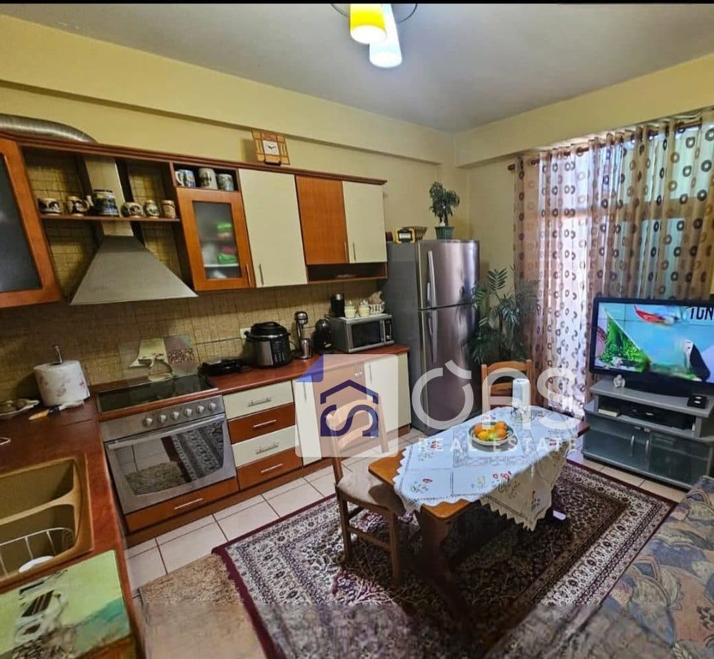 Jepet me qera apartament 1+1 ne Qender. 3