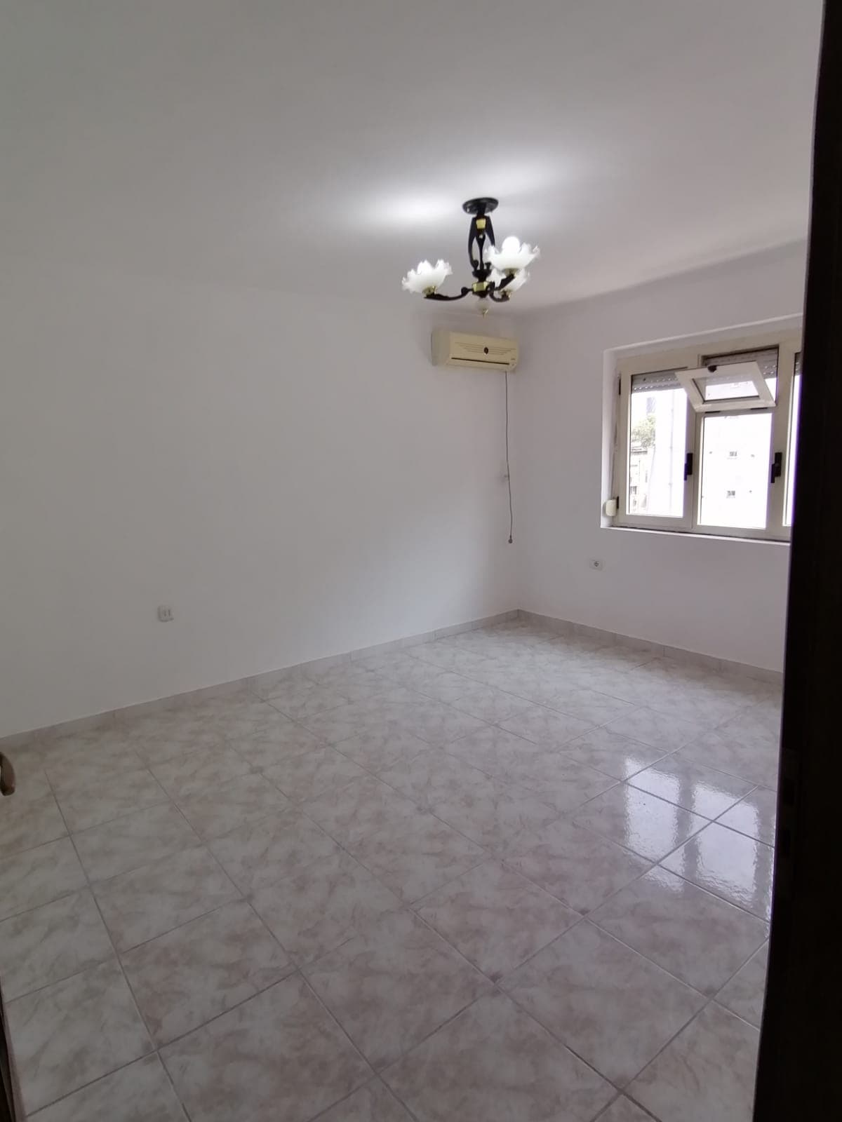 Apartament me qera 3+1 Tek Rruga e Kavajes 4