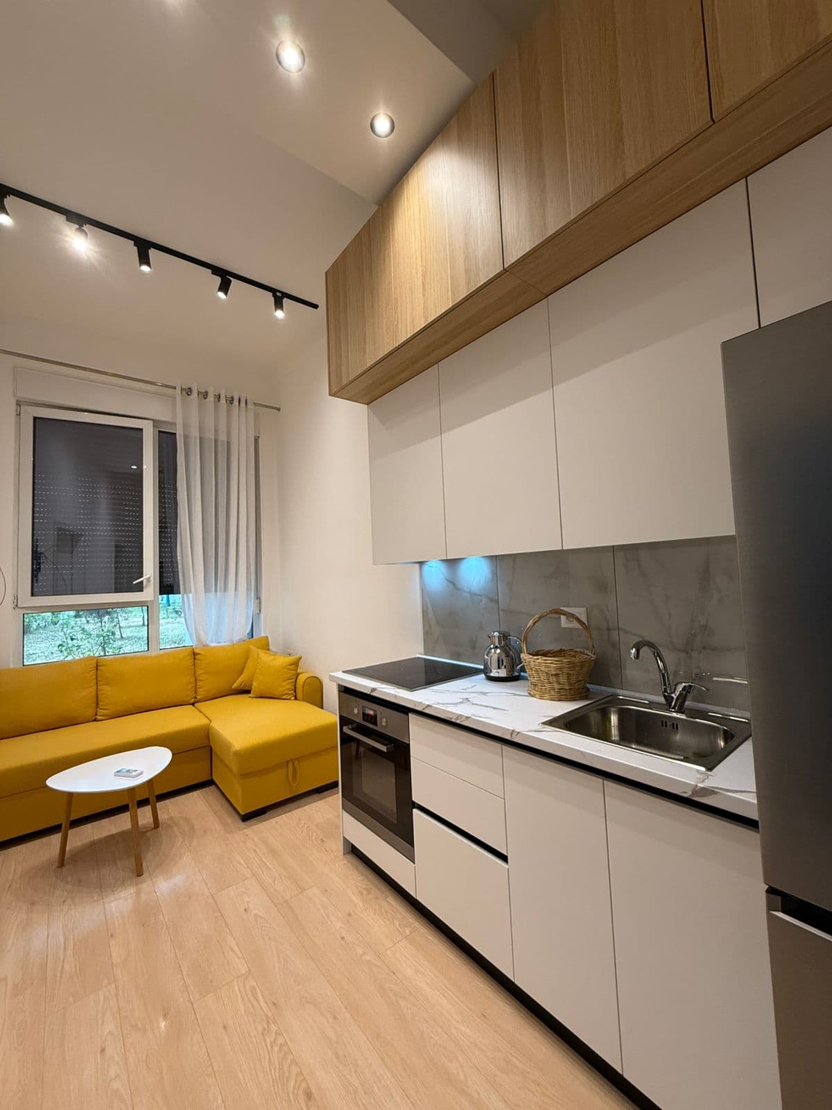 Apartament me qera 1+1 Tek 21 Dhjetori(Kompleksi Kontakt)