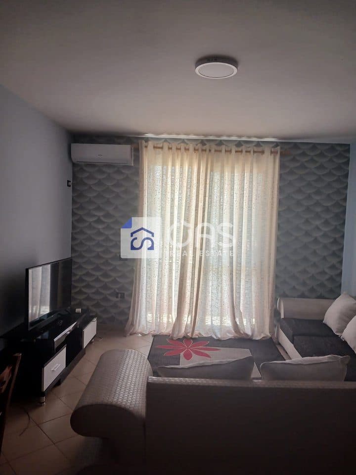 Jepet me qera apartamenti 1+1 fresk
