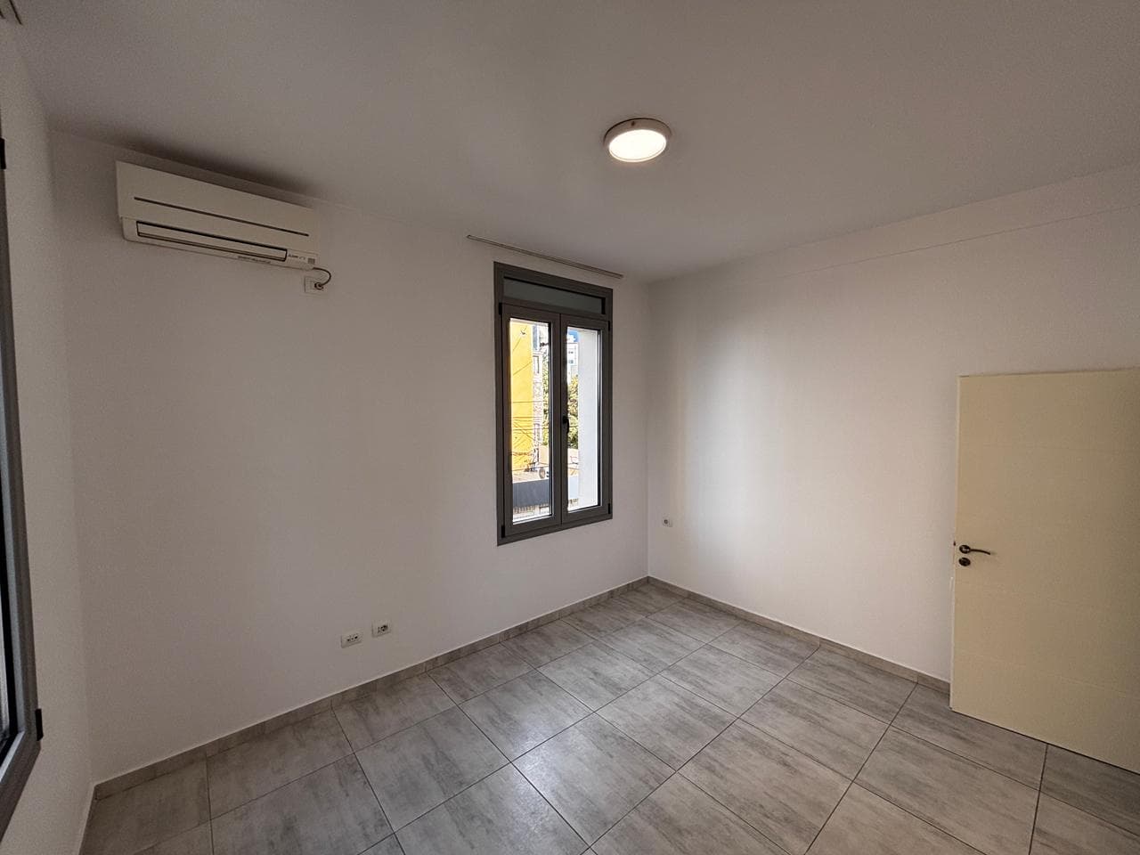 Jepet me qera Apartament Per Biznes tek Rruga e Dibrës, Tiranë - 500€ | 75 m² 3
