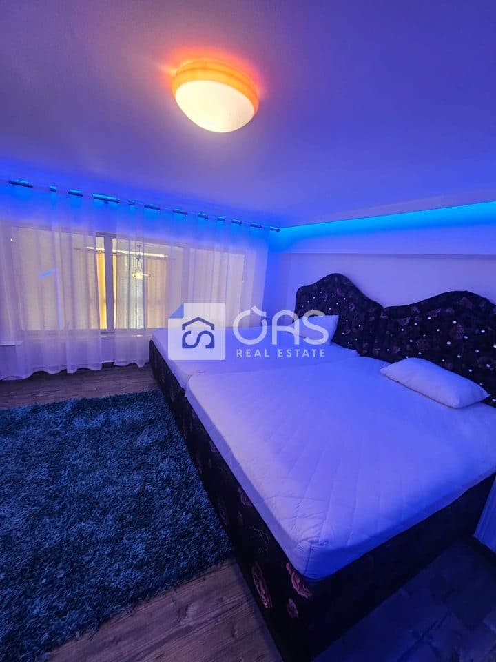 Jepet me qera apartament duplex 2+1 Te Pallati me Shigjeta 4