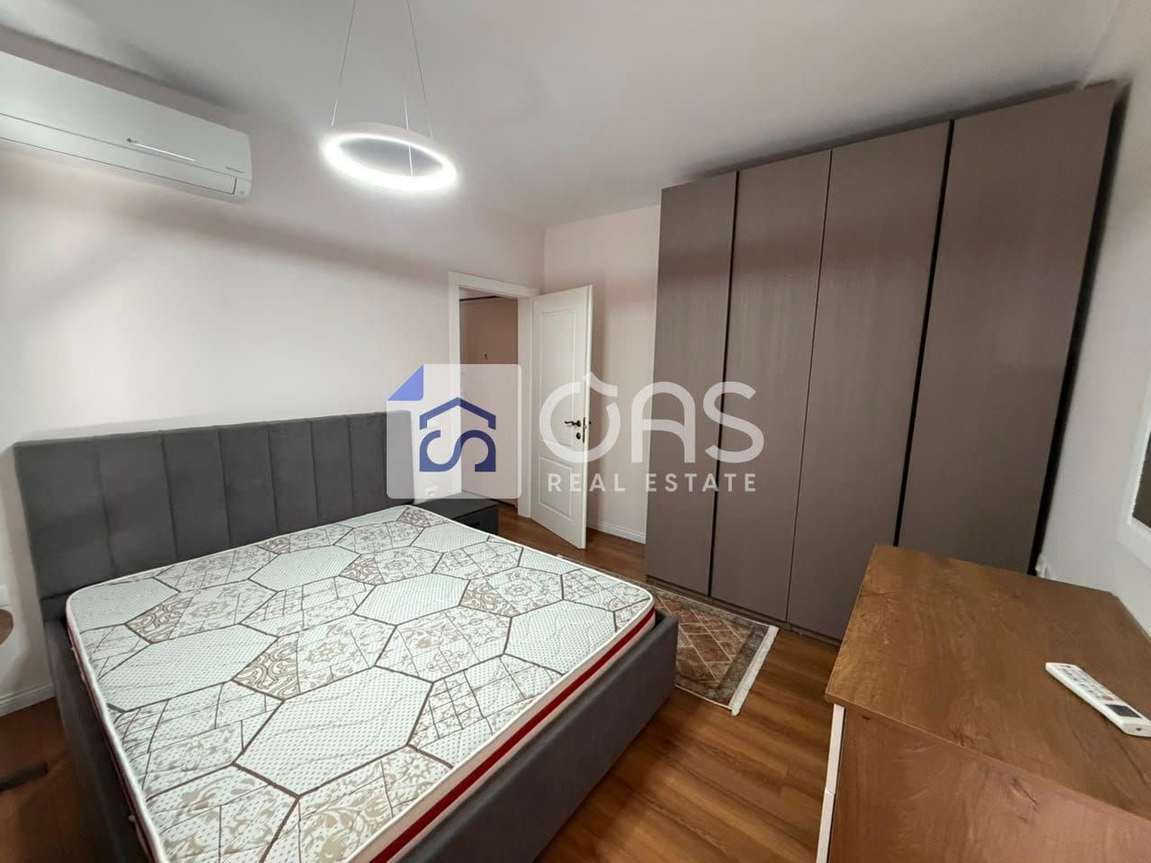 Jepet me qera apartament 2+1 RRUGA BARRIKADAVE 3