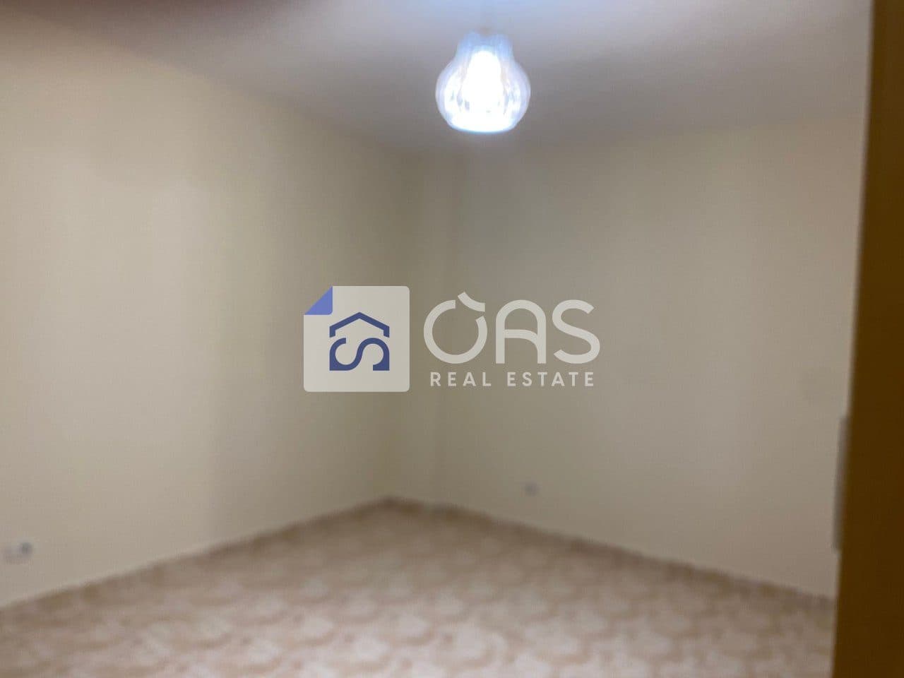 Jepet apartament me qera 3+1 tek Komuna e Parisit " Kullat Arabe" 4