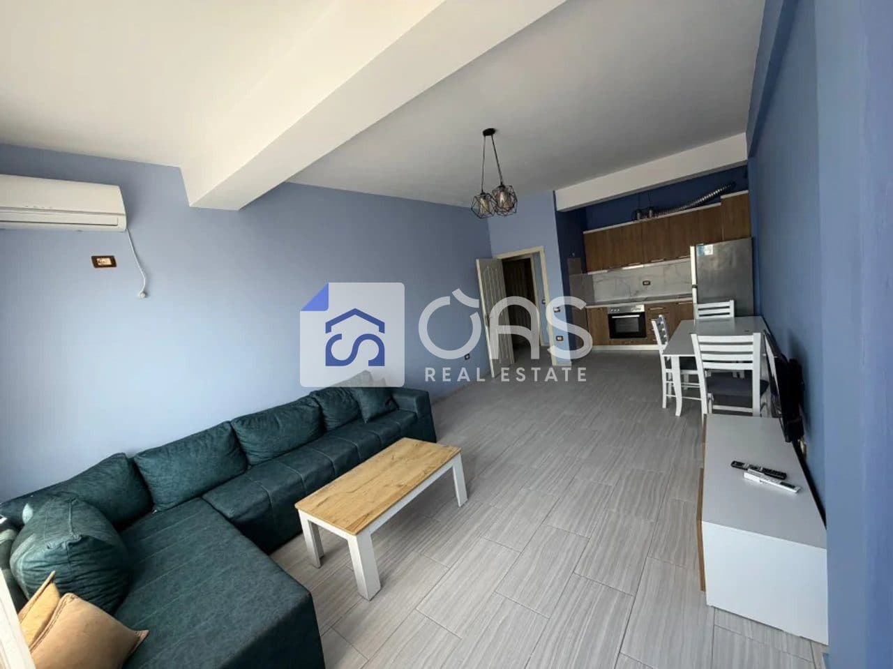 Jepet apartament me qera 1+1 Astir