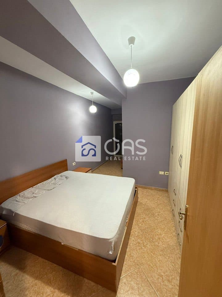 Jepet apartament me qera 2+1 Xhamllik 3