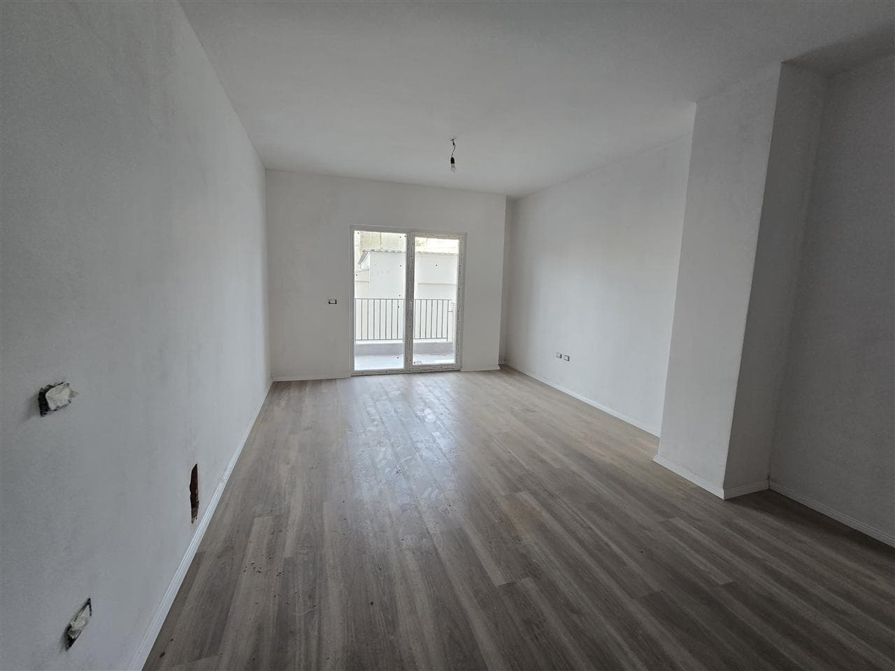 Shitet apartament 1+1 tek Kompleksi Aura (Rruga Dritan Hoxha) 2