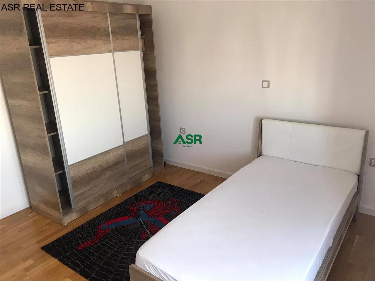 Lëshohet banesa me qira në lagjën Qender/Pejton 4