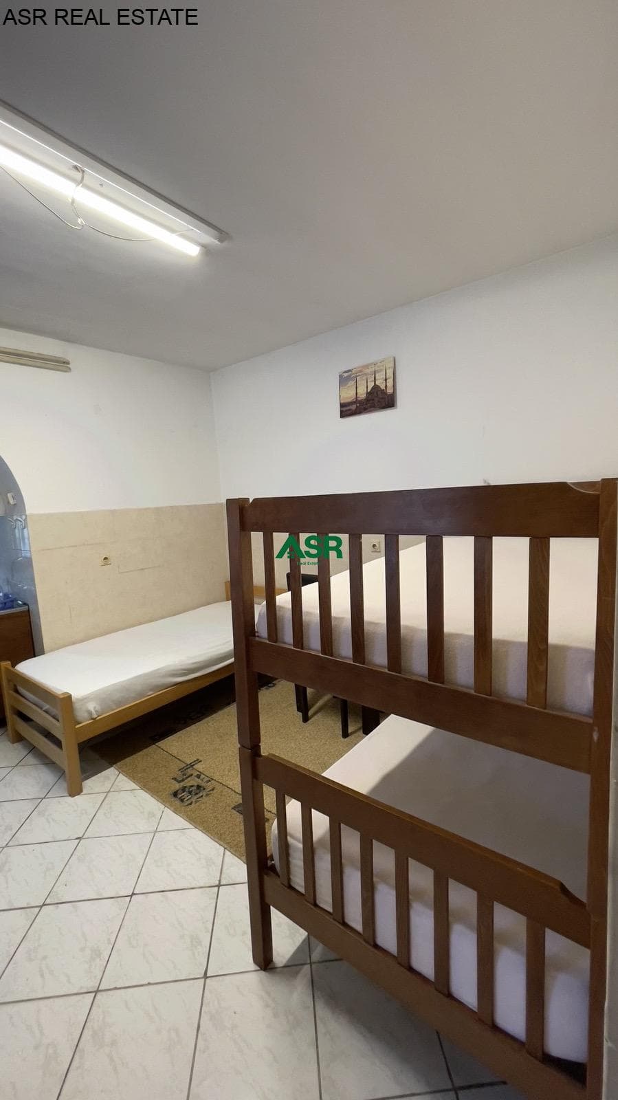 Lëshohet shtepia me qira në lagjën Qender 3