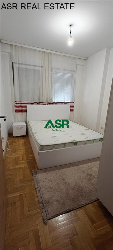 Ofrohet banesa me qira në lagjen Tophane 4