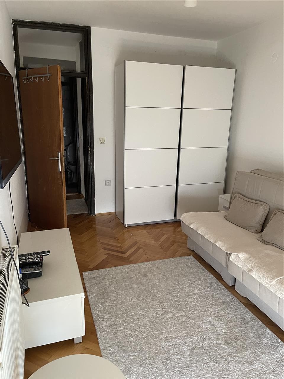 Lëshohet banesa me qira në lagjën ulpiana 2