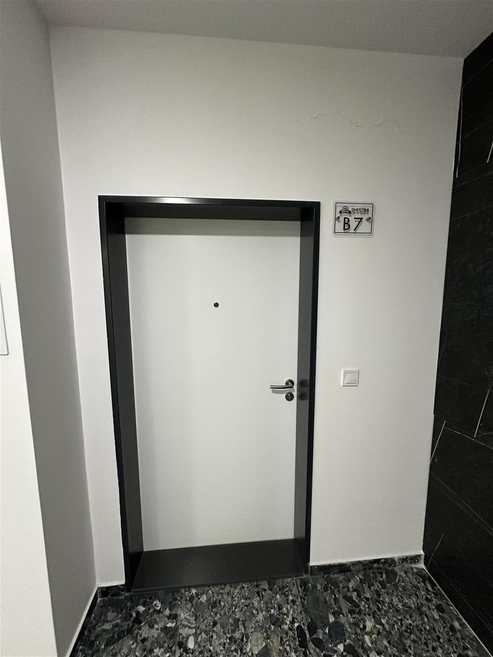 Banesë 65m2 me qira në lagjen e spitalit 4