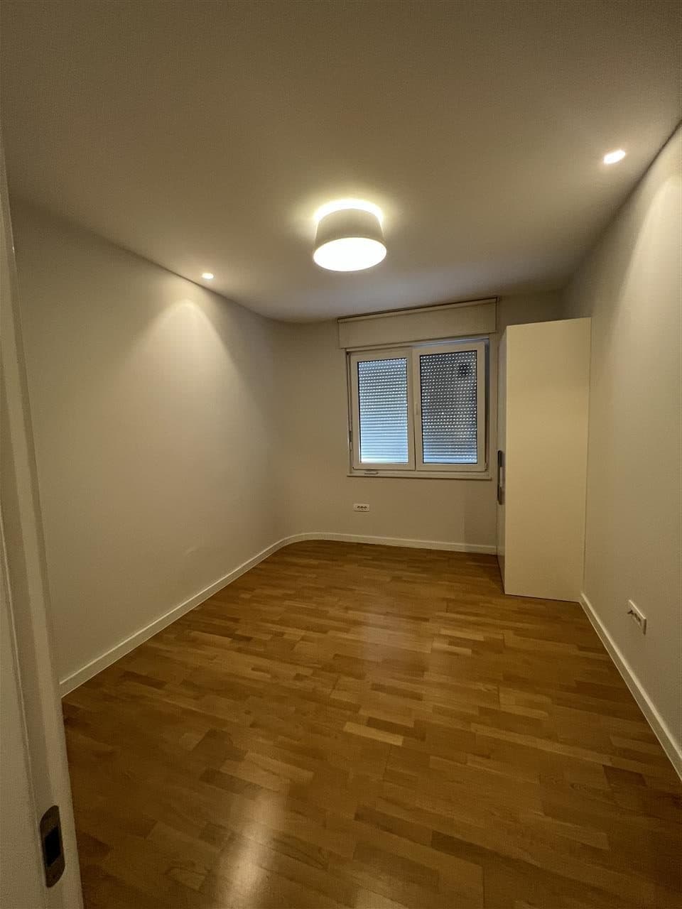 Banesë 170m2 me qira në Qender