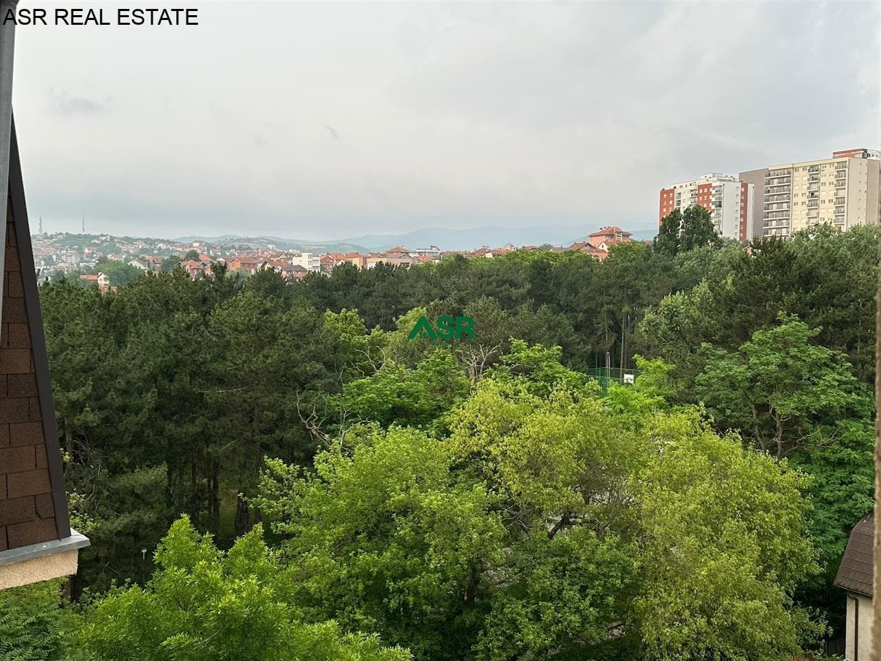 Lëshohet banesa me qira në lagjën Qender, tek parku i qytetit