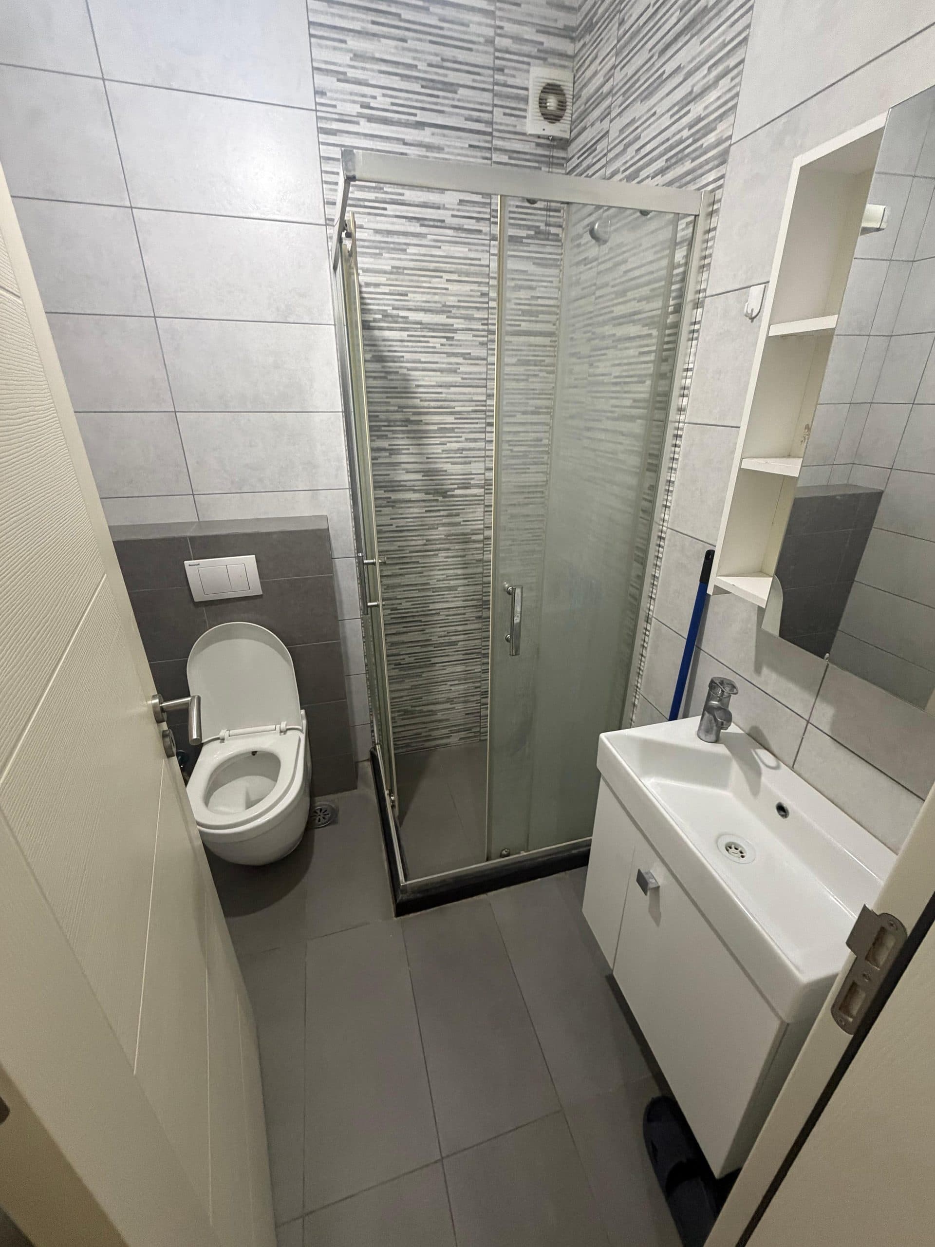 Banesë 65m2 me qira prapa rruges B 3