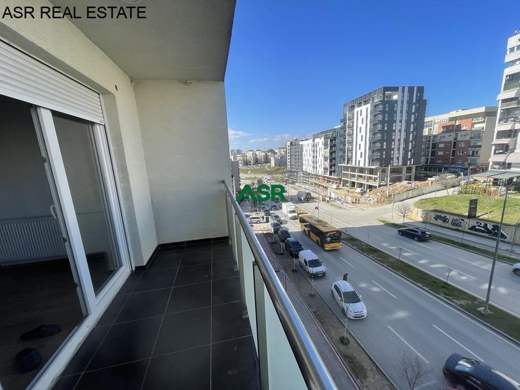 Banesë/zyre 96 m2 m2 me qira në rr.C 4