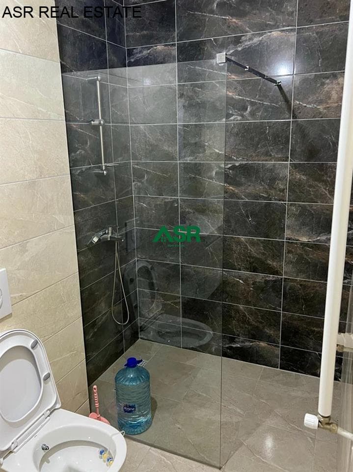 Lëshohet banesa me qira në lagjën Rruga B, e pershtatshme per zyre