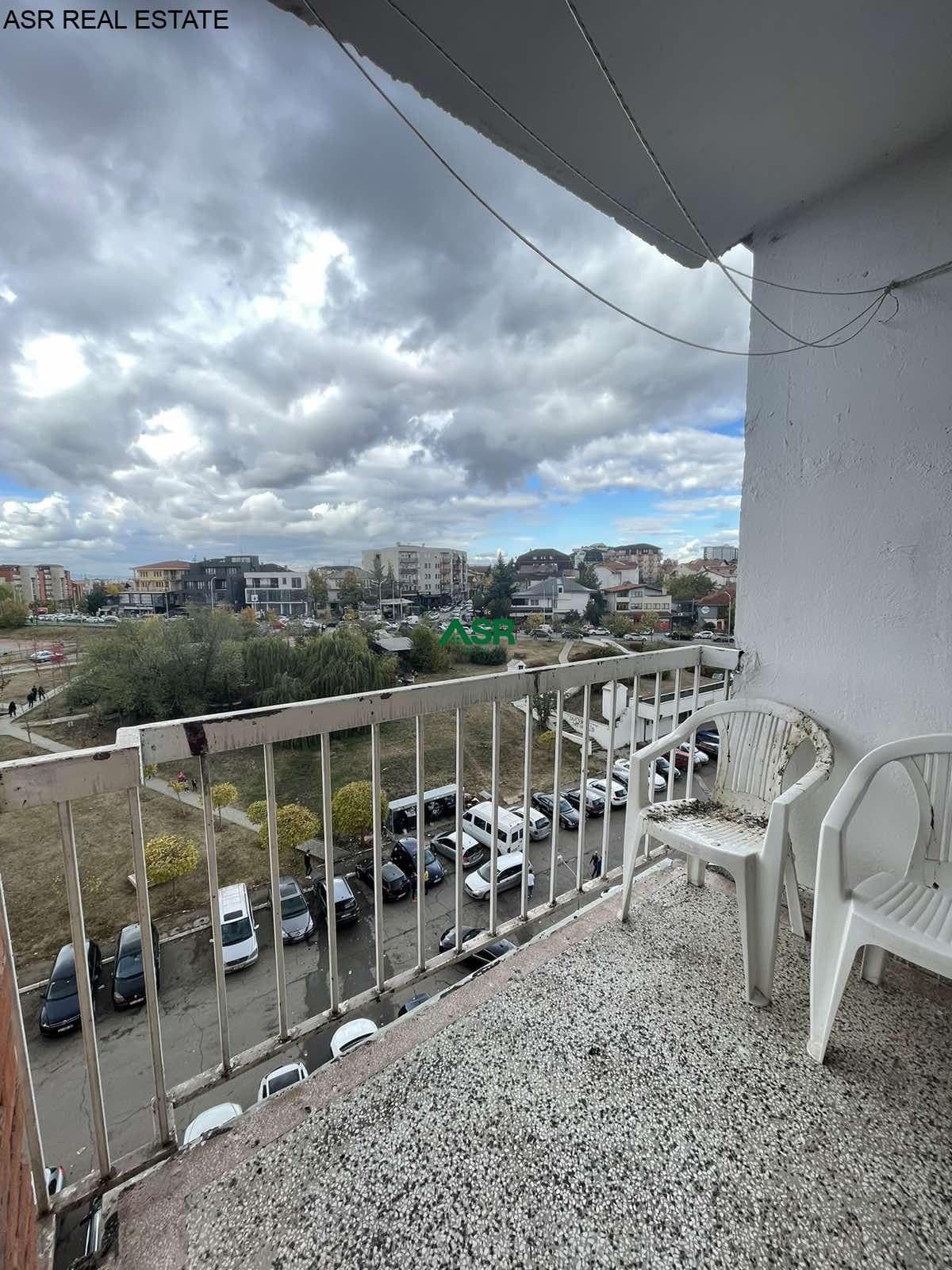 Lëshohet banesa me qira në lagjën bregu i diellit 2