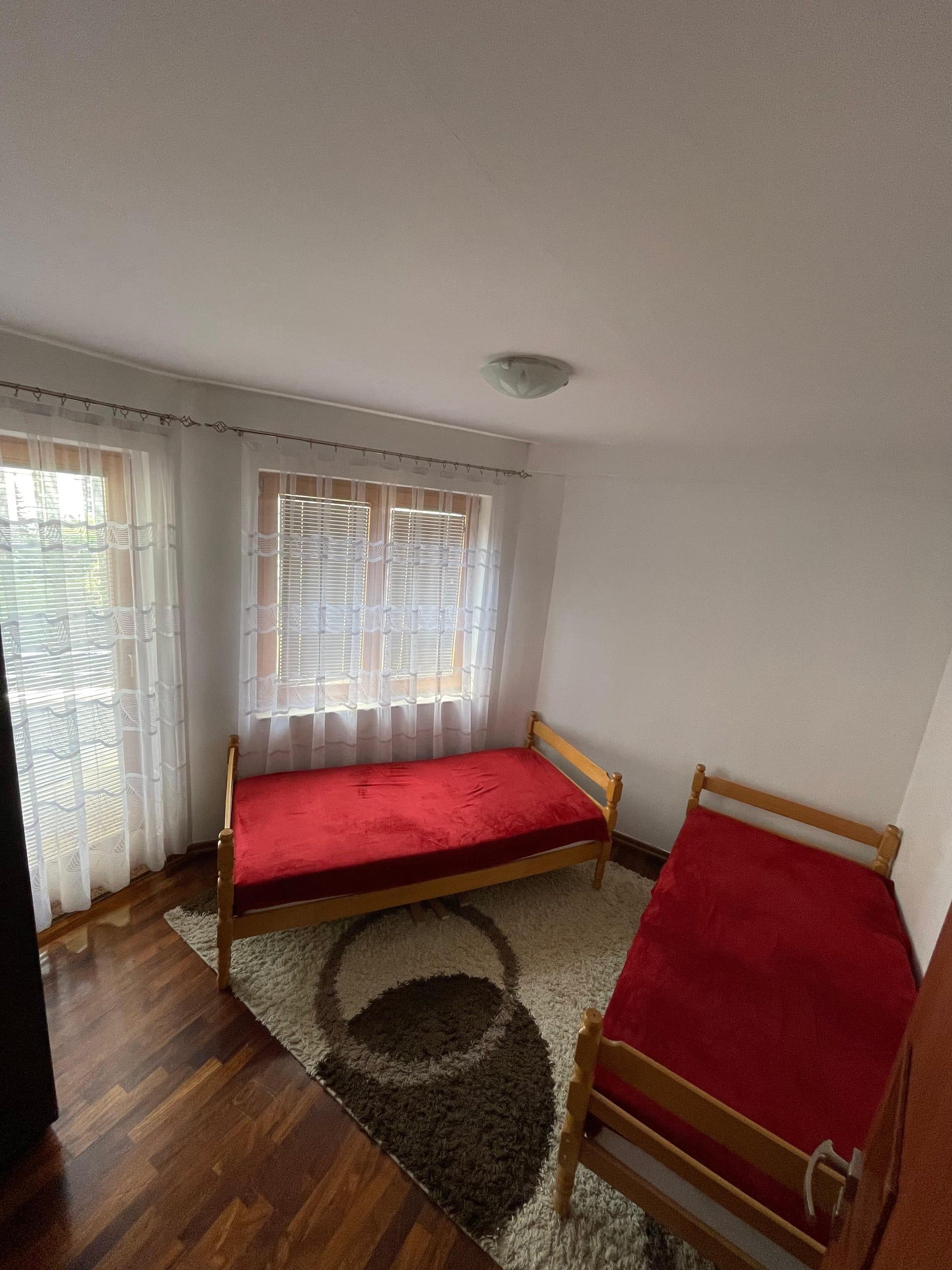 Banesë 80m2 me qira në lagjen e muhaxhereve 4