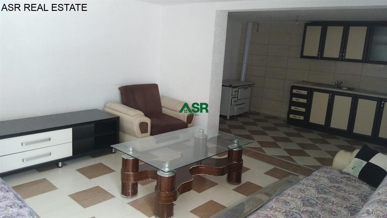 Lëshohet banesa (Kati i shtepise me sistem banesor) me qira në lagjen Kodra e Trimave