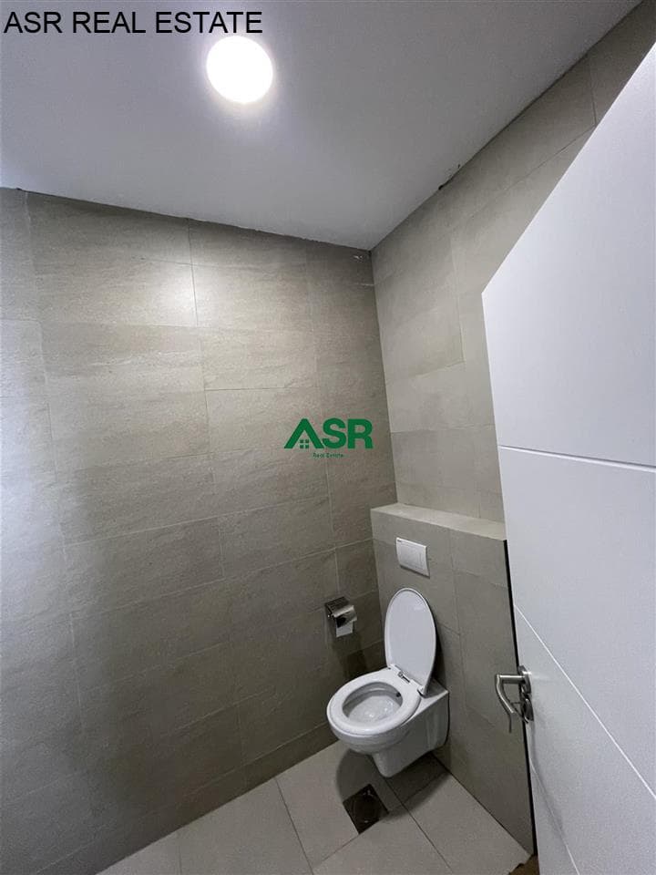 Lëshohet banesa duplex me qira në lagjën Emshir 2