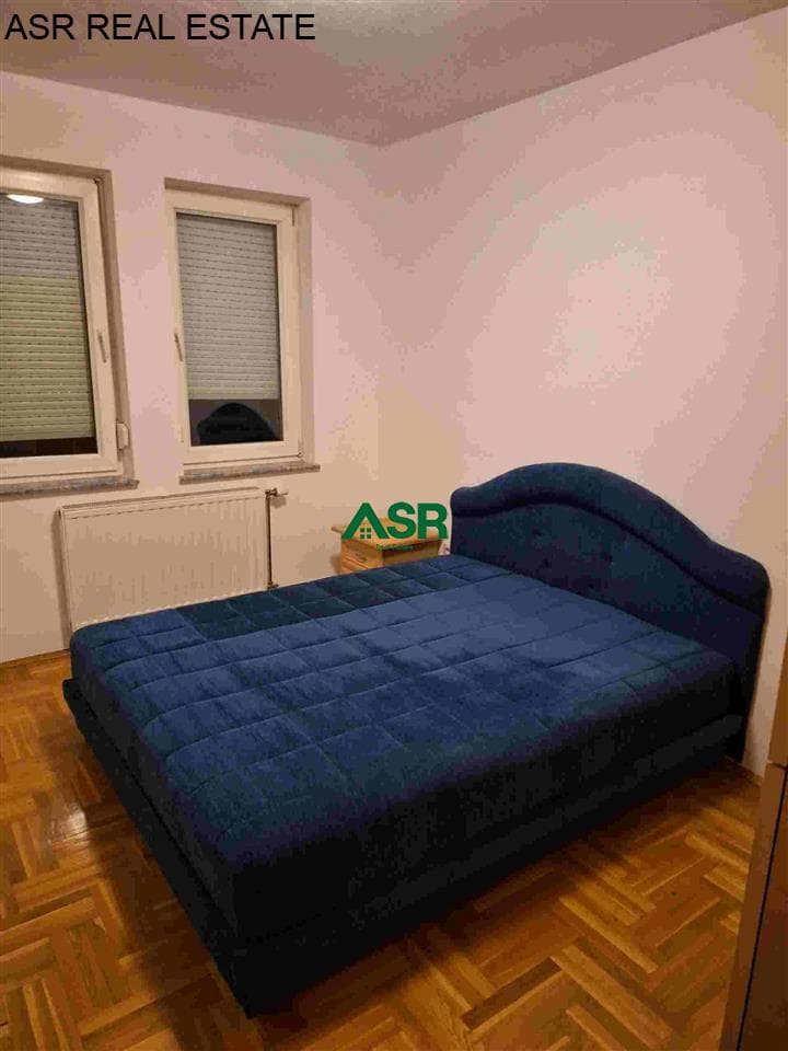 Banesë Penthouse 90m2 me qira në Aktash 3