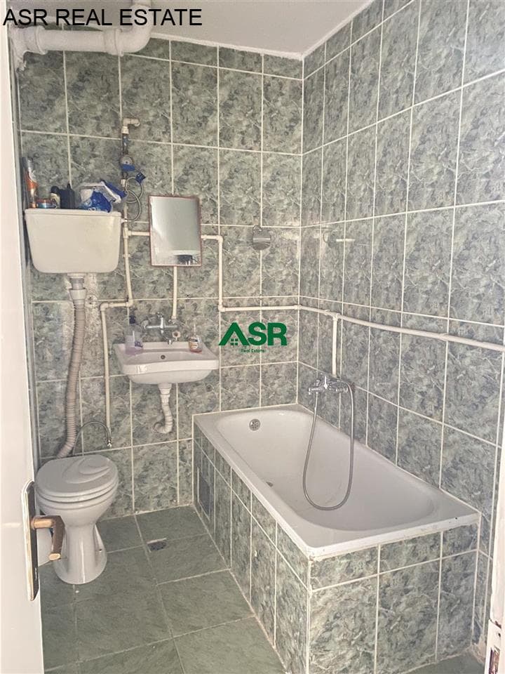 Lëshohet banesa per zyre me qira në lagjën Qender 4