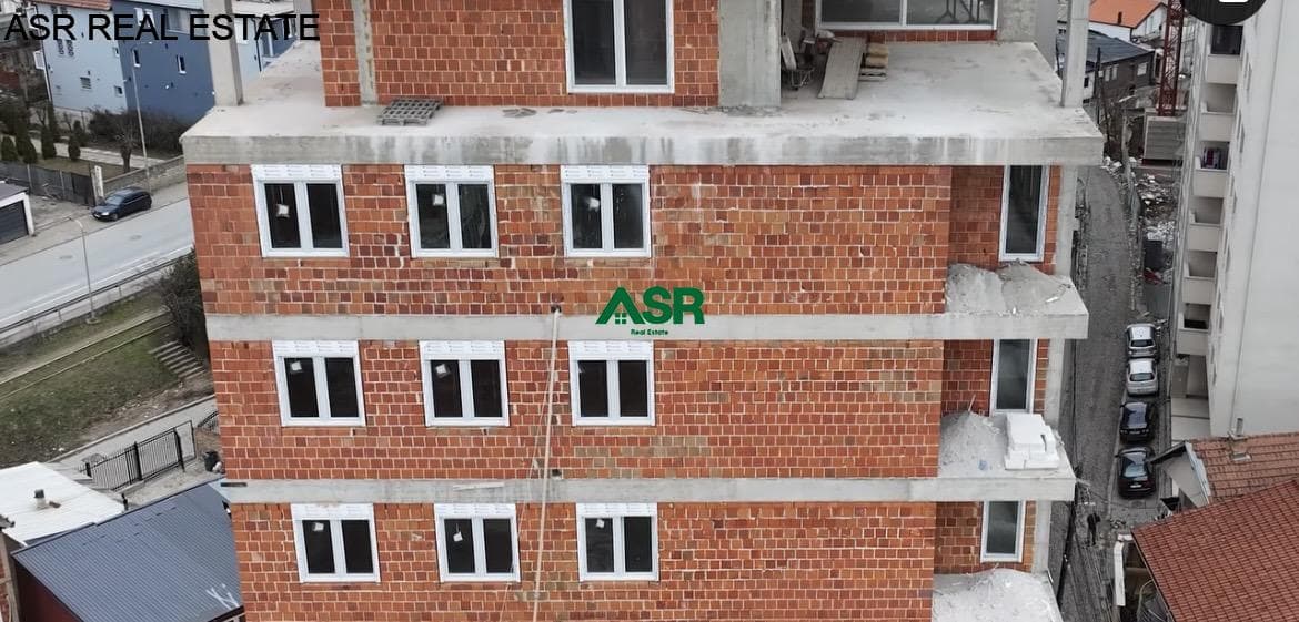 Ofrohet per #SHITJE banesa me siperfaqe 92 m² ne lagjen Tophane 3