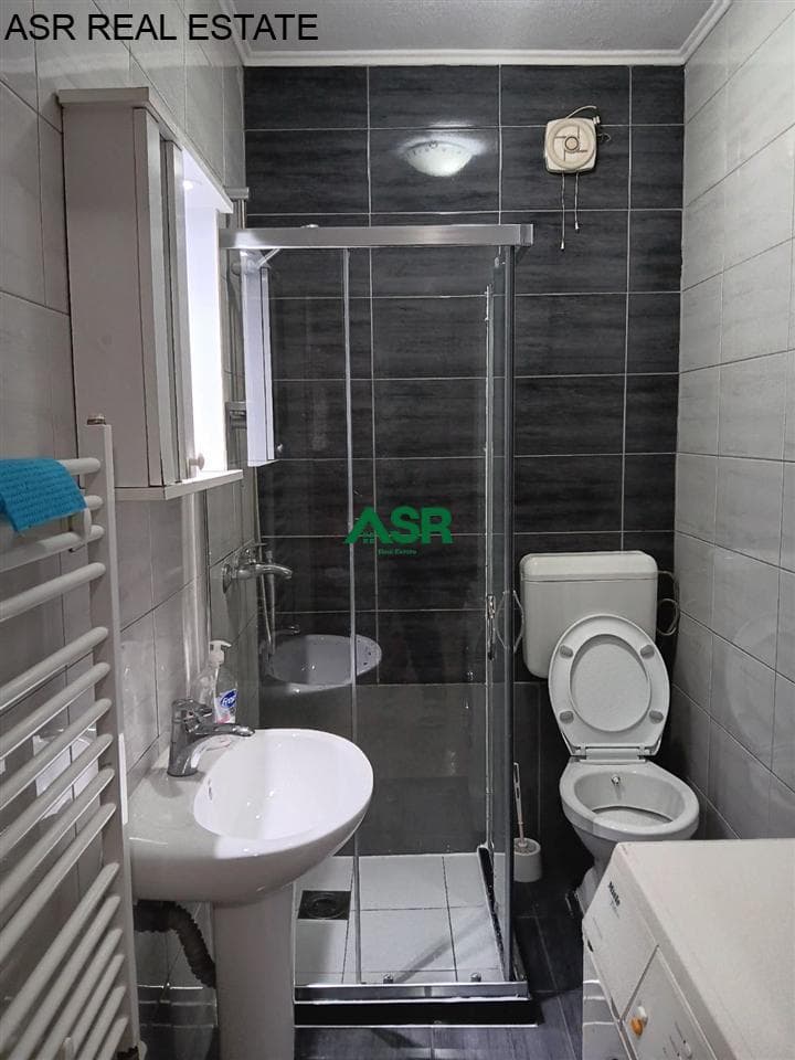 Banesë 65m2 me qira në Tophane 4