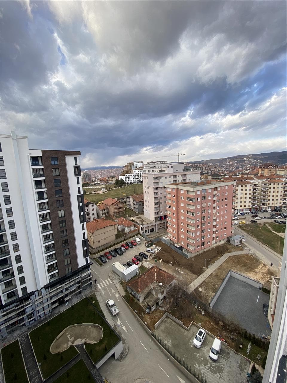 Lëshohet banesa me qira në lagjën Bregu i diellit 3